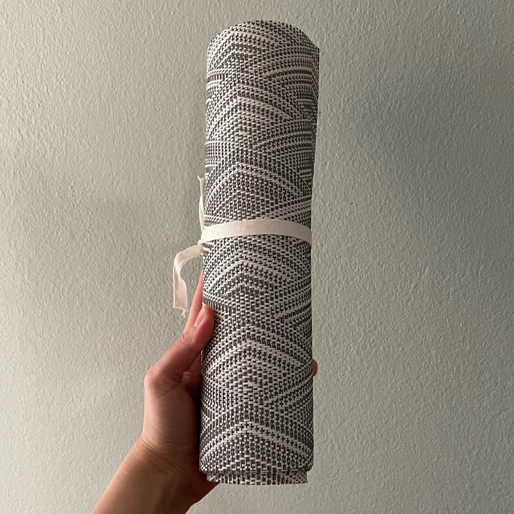 ♦️5/$15♦️ Set of 6 Placemats | Used, Gray/Silver & White Geometric